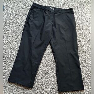 Women’s Size 16 Black Nike Golf Cropped Pants